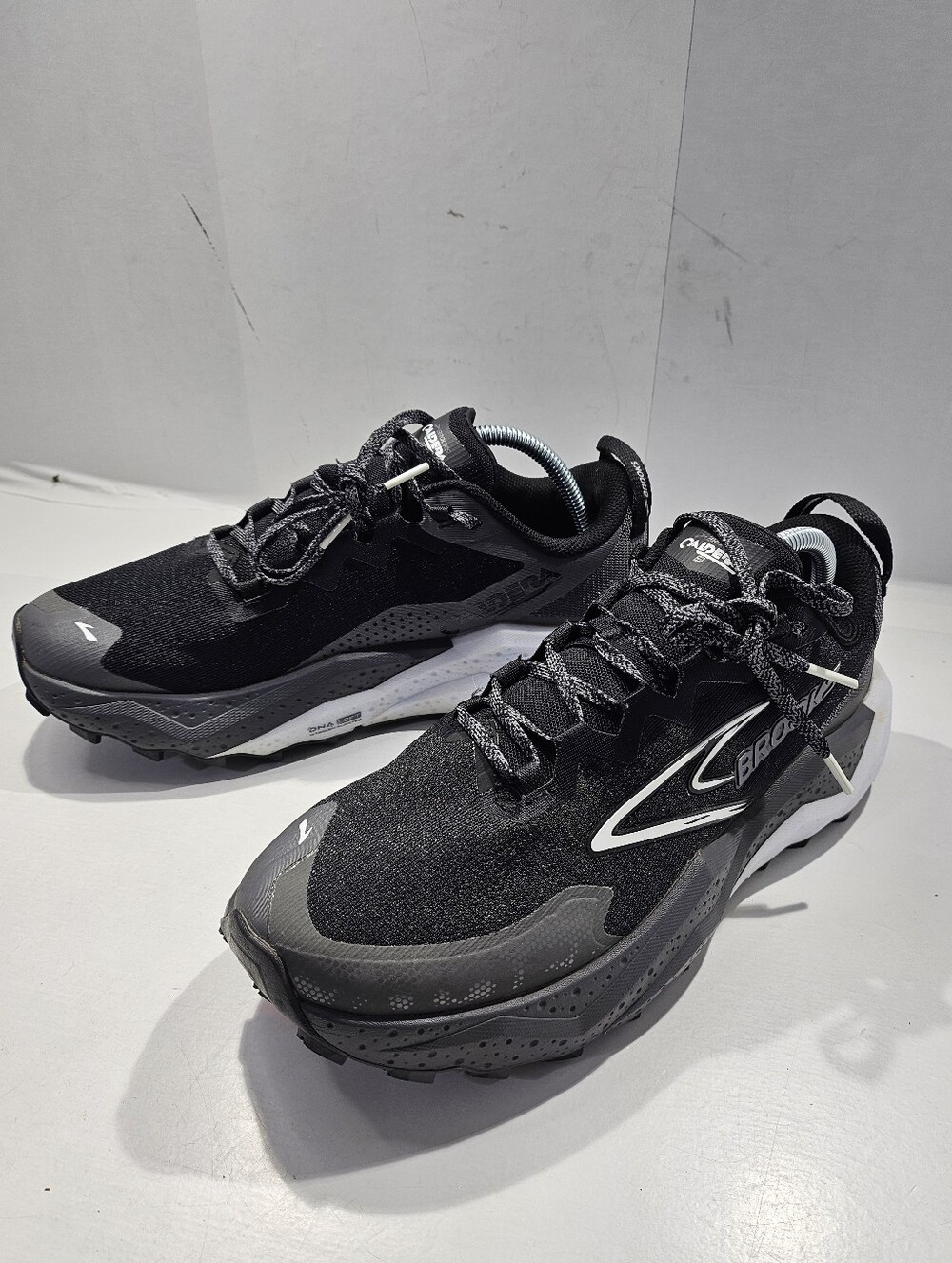 BROOKS MEN'S CALDERA 8 ATHLETIC TRAIL RUNNING SHOES SIZE 9.5D - Picture 2 of 14